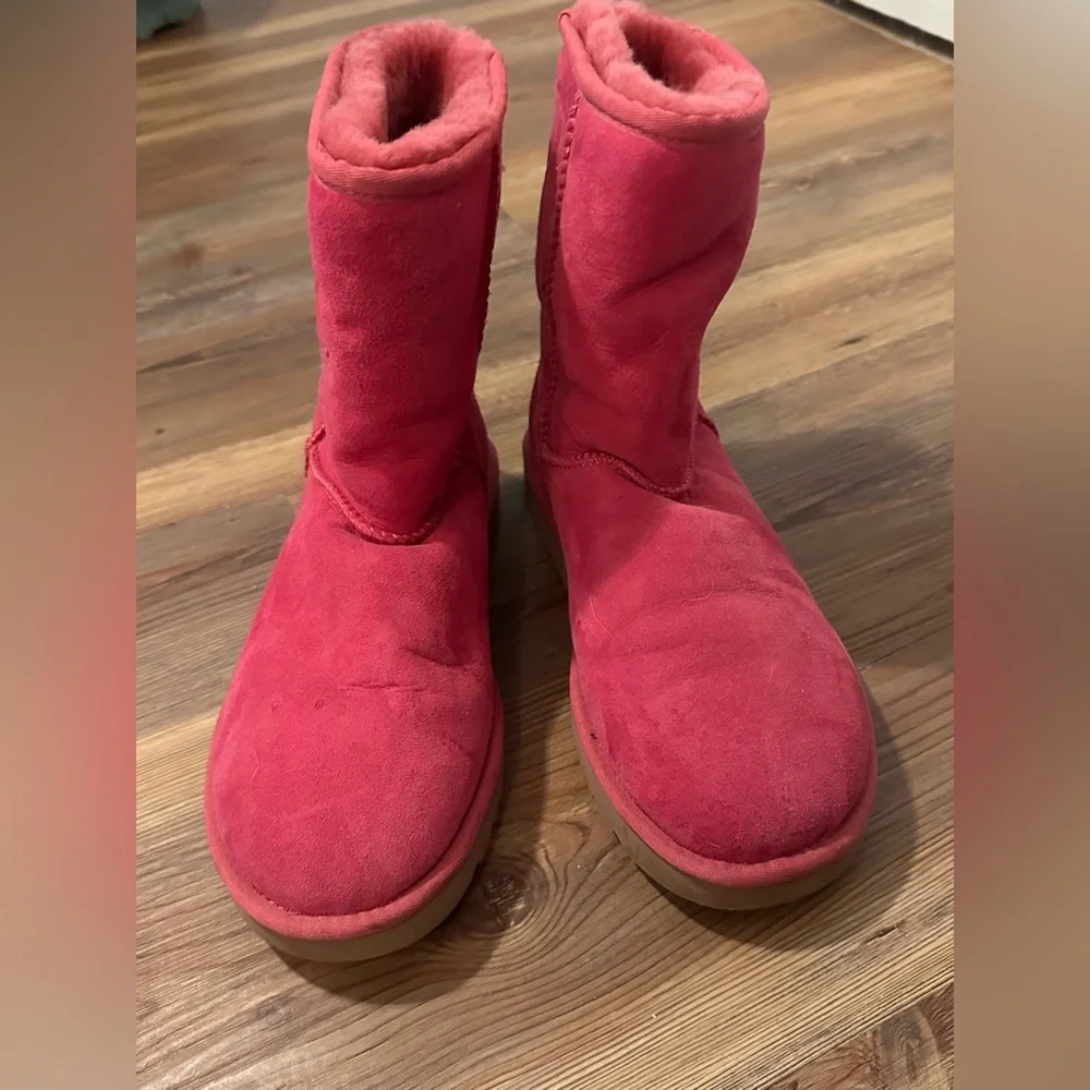 Pink uggs - Picture 1 of 4